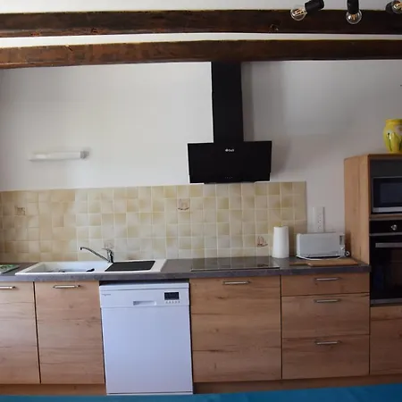 Maison Charismatique A Saint-germier Avec Jardin Cloture. Hébergement de vacances