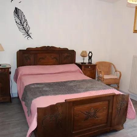 Maison Charismatique A Saint-germier Avec Jardin Cloture. Holiday home